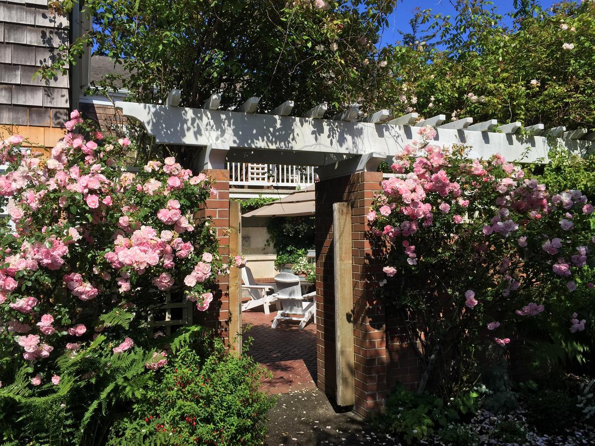 The Courtyard Hotel Cannon Beach Exterior photo